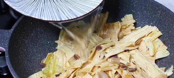 豆腐皮炒猪肚超下饭，3个小技巧让味道翻倍，家人都抢着吃