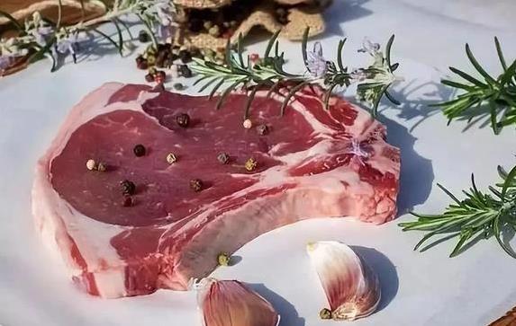 吃牛排一块就饱？火锅三盘肉不够？背后的秘密揭晓
