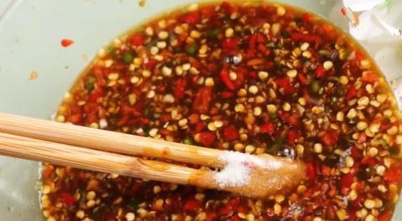 32块买2斤鸡爪，做出酸辣泡椒双口味，追剧必备神器你学会了吗？