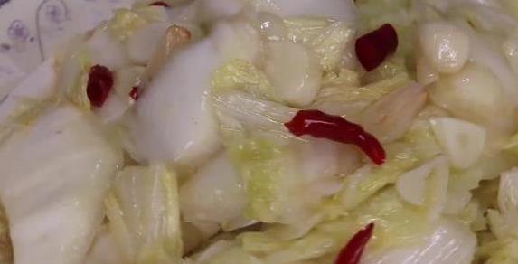炒白菜总出水？大厨教1招，脆爽鲜香全家抢着吃