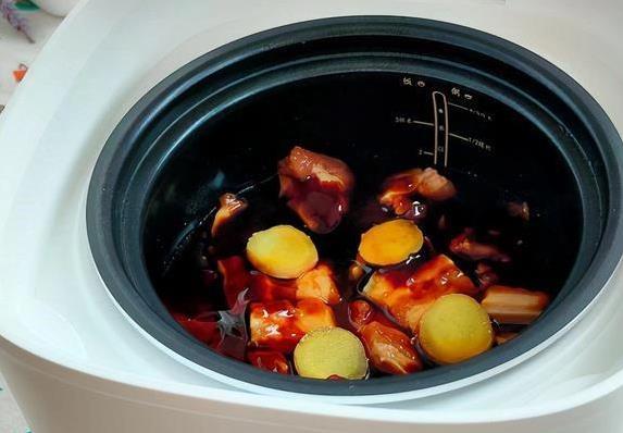 电饭煲做红烧肉，简单3步出锅，香到邻居敲门？