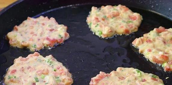 西红柿不炒蛋也能香翻天，3分钟学会小饼做法，软嫩到飞起