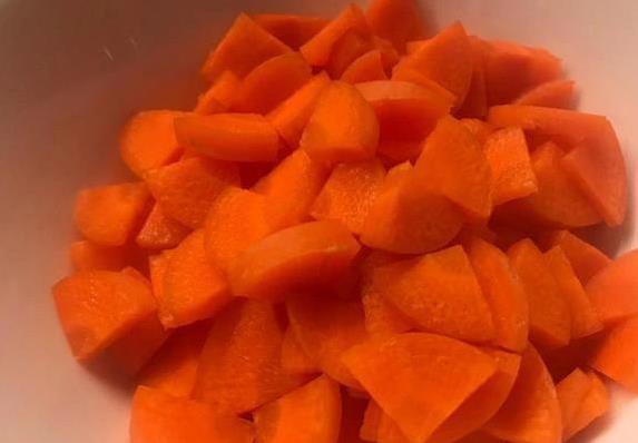 冰箱剩菜变大餐，200克豌豆炒一盘，营养满分不浪费