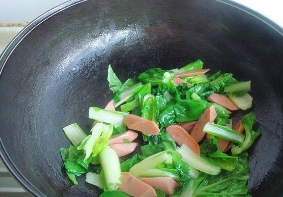 超市买袋刀削面，15分钟炒出大厨味，你家常备啥调料？
