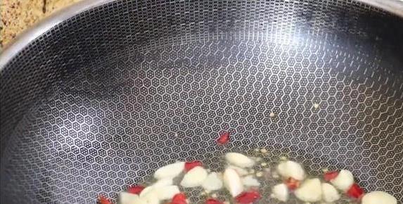 炒白菜总出水？大厨教1招，脆爽鲜香全家抢着吃