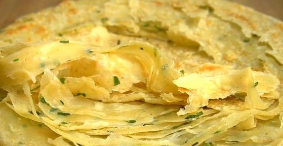 500克面粉做4个大饼，外酥里软葱香浓，10块钱吃到撑