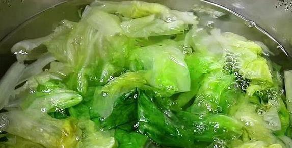 生菜这样吃才最香，10分钟上桌，脆嫩多汁谁都爱？