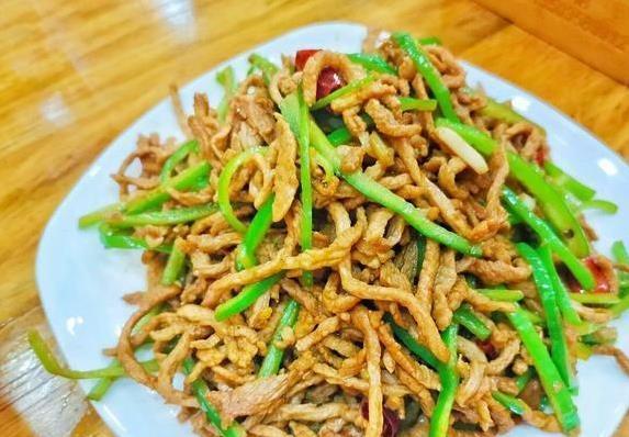 尖椒肉丝这样做，3分钟出锅，香辣下饭全家抢着吃
