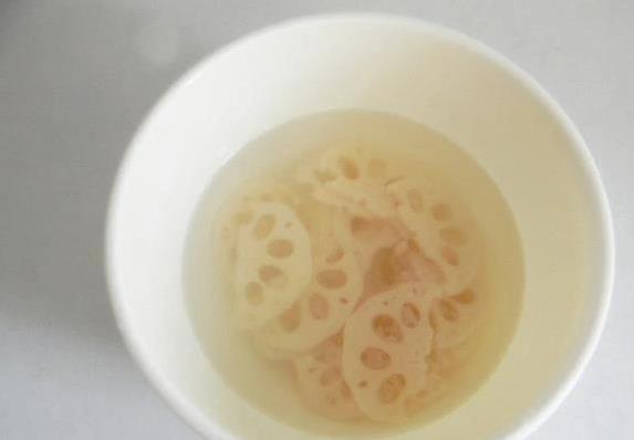 莲藕炒豆腐超简单，女人吃它补血养颜，3步出锅全家夸