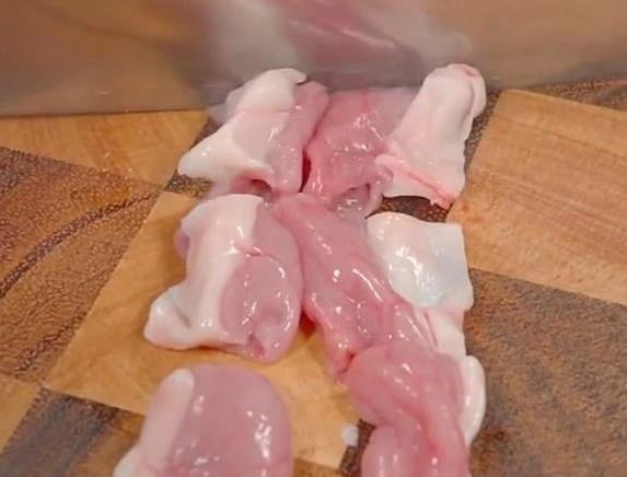 广东媳妇刚过门，婆婆让她做早餐，端上来一碗粉惊呆全家