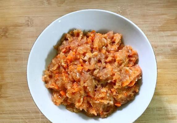 家常豆腐衣肉卷香翻天，30分钟上桌，全家抢着吃！