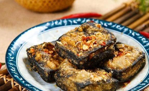 长沙街头4大美食，臭豆腐辣到上头，你敢不敢尝？
