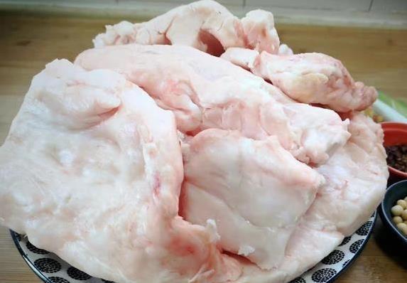 猪油熬不好毁一锅菜，5斤板油出3斤香油，你家秘方是什么？