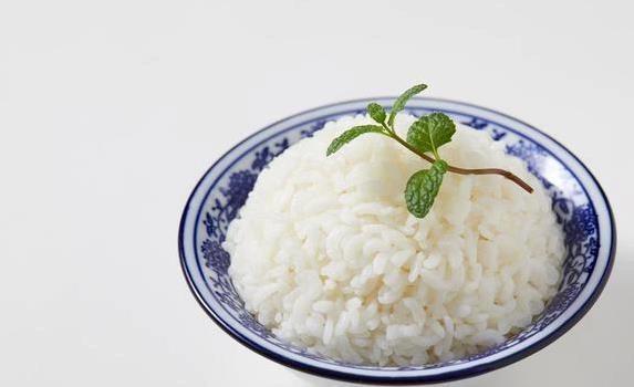 米饭硬邦邦没香味？学会这3招，蒸出软糯好米饭！