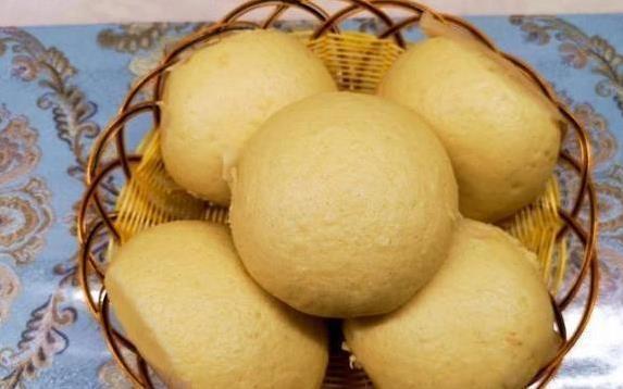 1碗玉米面3碗面粉，山东大姐教你蒸馒头，软到一口上瘾？