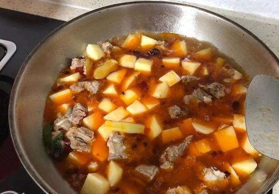 孩子长高全靠它？每周一盘土豆排骨，营养爆棚！