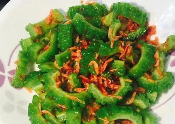 苦瓜也能成开胃神器？酸辣凉拌新做法，夏天都吃上瘾