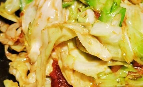 包菜炒不好？1个腌制秘诀甩饭店，大火快炒爽脆入味