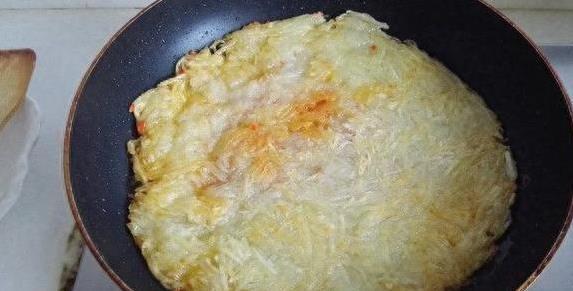 瘦人胖人吃都好，土豆煎饼香满屋，儿子减肥还上瘾