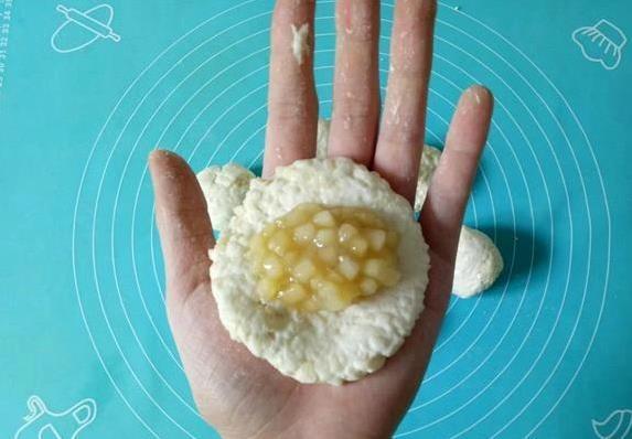 2个苹果1碗面粉，30年头回尝这饼，端桌秒光全家抢？