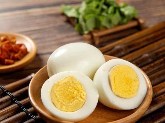 煮鸡蛋总剥壳费劲？加2味调料，8分钟出锅香嫩又好剥