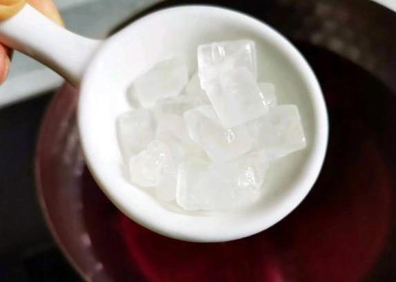 蓝莓冻撞奶简单做，省钱又养颜，你敢信比奶茶好喝？