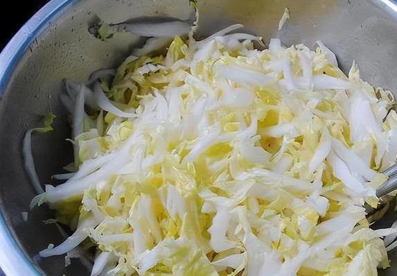 白菜只腌8分钟，味道秒杀辣白菜，下饭神器你会做吗？