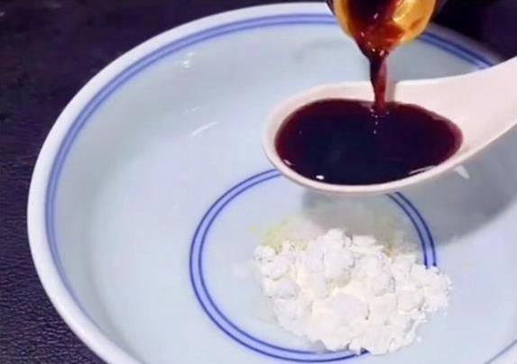 白菜炒错全家嫌？学会饭店这招，3分钟出锅脆嫩不流水