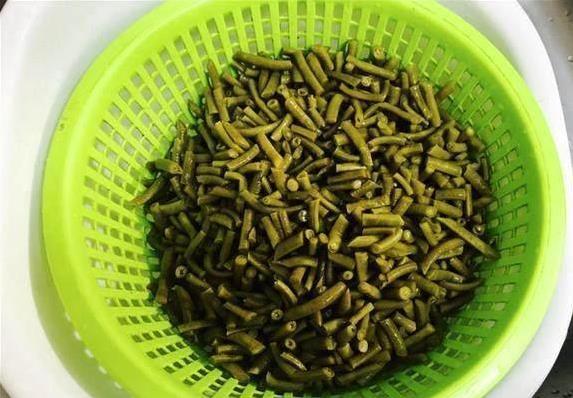 妈妈的咸菜香到邻居来蹭饭，简单3步腌制，藏着家的味道
