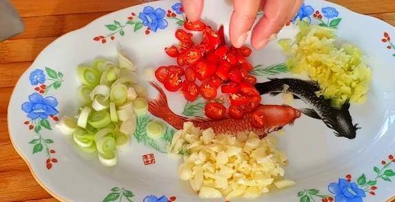 炒豆角夹生又发黄？3分钟蒸出翠绿香，营养全留住！