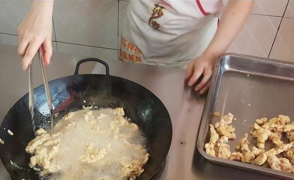 小酥肉用淀粉还是面粉？学会这招，炸出外酥里嫩全家抢着吃