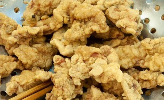 小酥肉用淀粉还是面粉？学会这招，炸出外酥里嫩全家抢着吃