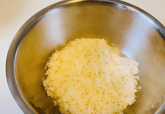白萝卜包饺子还焯水？3招让馅料不辣不出水，鲜香到爆！