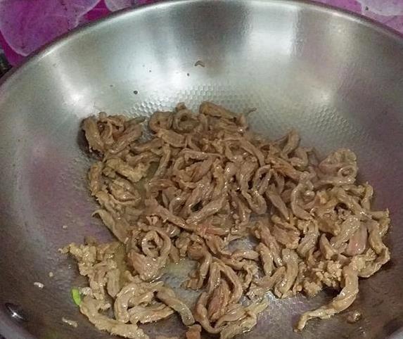 牛肉丝老是炒散?3个小妙招,青蒜牛肉丝滑嫩又好看