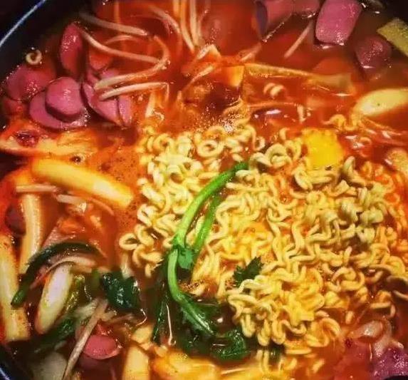 老外点赞中国4种面食，街头巷尾都可见，你最爱哪款？