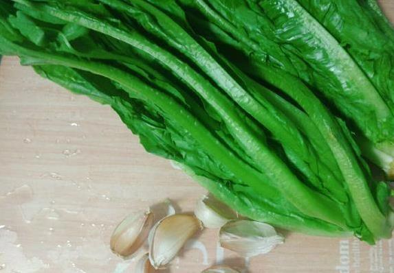 新手也能炒出饭店味，蒜蓉油麦菜30秒上桌，咋做都好吃？