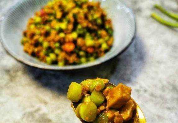 夏天胃口差？三块豆干炒蒜苔，10分钟上桌香到流口水