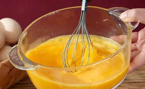 鸡蛋羹蒸不好坑洼像月球？3个小妙招，滑嫩得像布丁