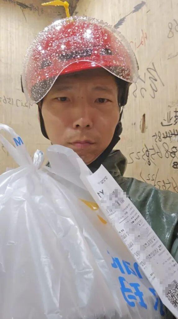 “流水线上的哲学家”出书即加印 记录生活点滴引发共鸣