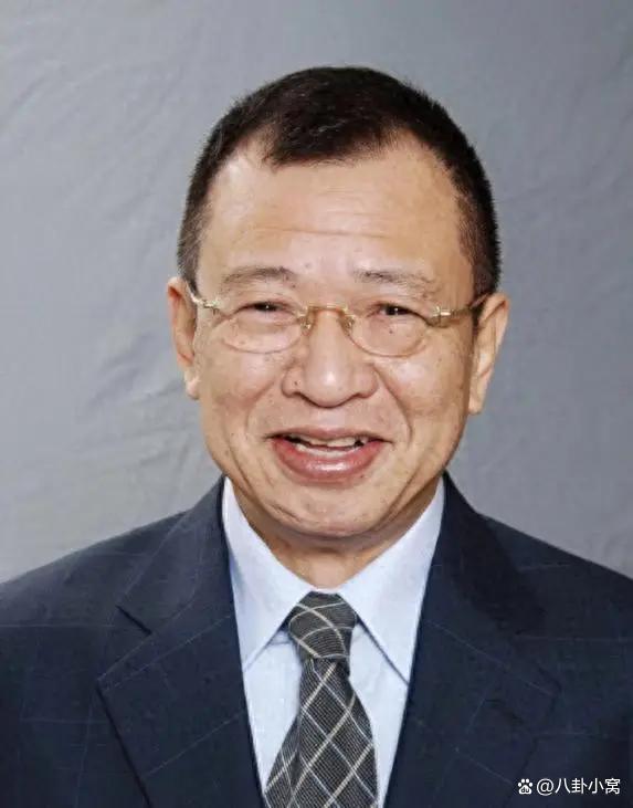 许绍雄追悼会举行 成龙古天乐送花圈