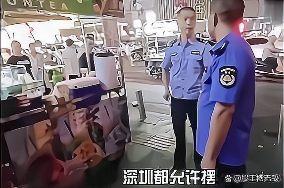 民警力挺摊贩，为摊贩发声怒怼城管