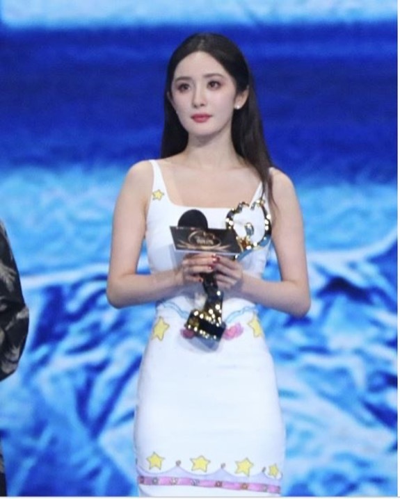 中国の人気女優・楊冪 「これは私が着た中で一番美しいドレス」