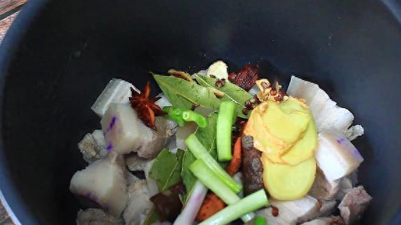 陕西肉夹馍为啥好吃？原来做法有讲究，卤肉和烙饼都教给你，真香