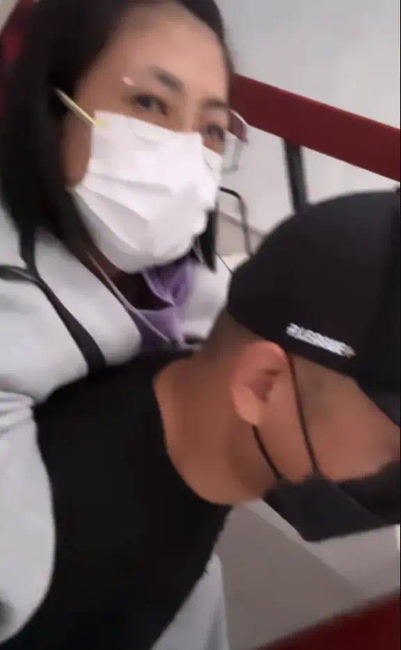 陈建州自曝妹妹重病需器官移植 背起妹妹回家惹泪目