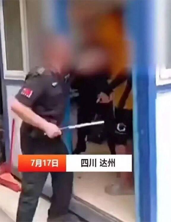警方通报游客碾压快餐盒遭殴打 保安暴力执法引众怒