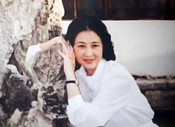 86岁范曾竟被小50岁娇妻背刺？出轨继子倒卖20亿收藏咋回事