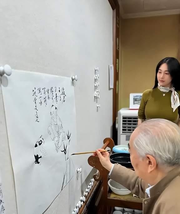 86岁范曾竟被小50岁娇妻背刺？出轨继子倒卖20亿收藏咋回事