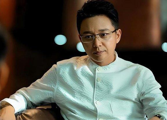 长得“漂亮”演技好，却因赚不到钱被仳离，40岁再娶女强东谈主！