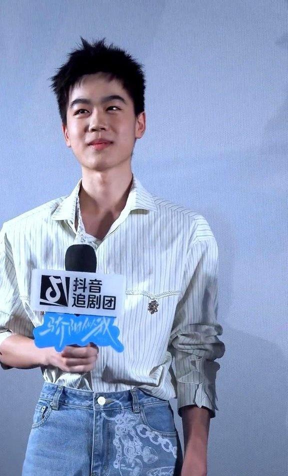 赵今麦为韩昊霖新片打call