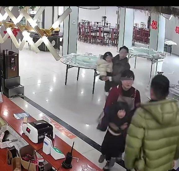 六安打小孩事件进展 监控揭露真相